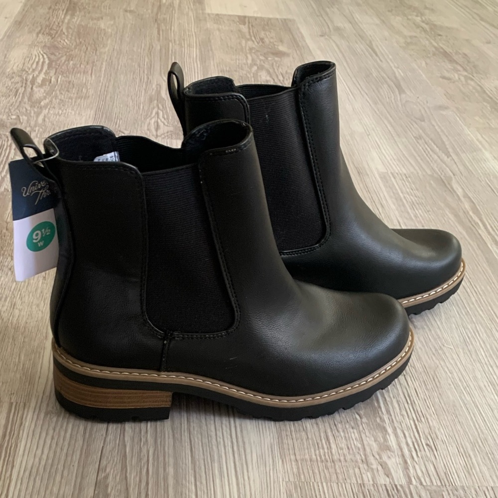 NEW universal thread booties size 9.5W